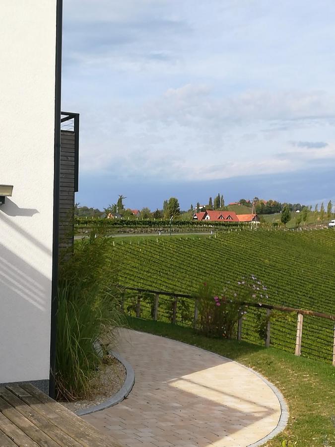 Weinstrassenapartment Fam. Dietrich Ratsch an der Weinstrasse Bagian luar foto