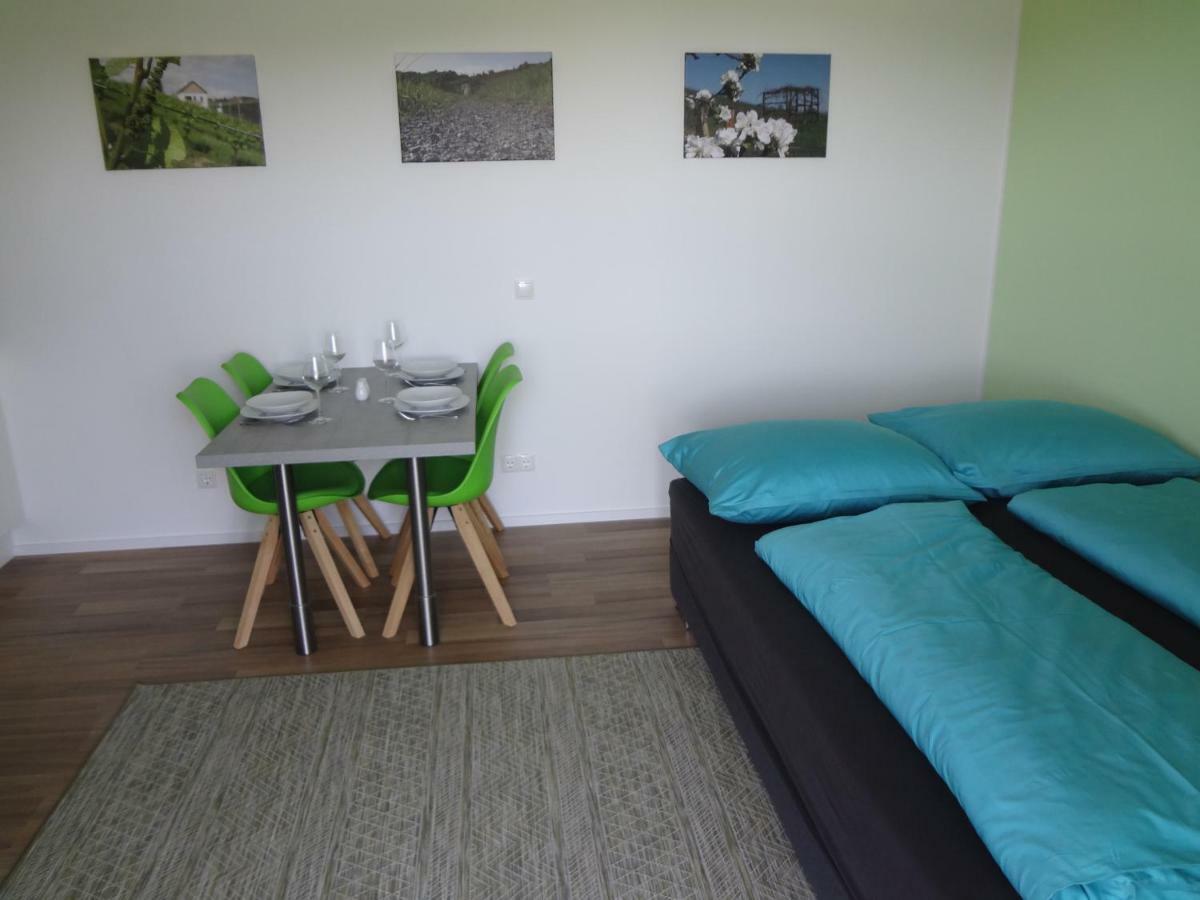 Weinstrassenapartment Fam. Dietrich Ratsch an der Weinstrasse Bagian luar foto
